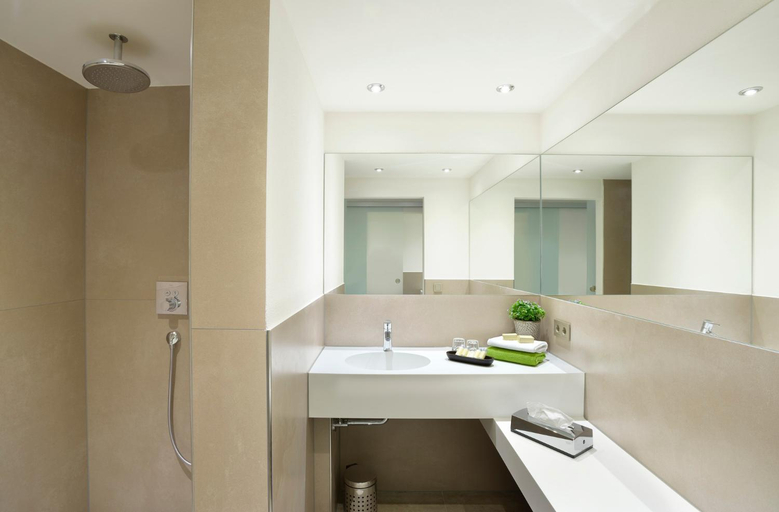 Bathroom 2, Hotel Hohe Linde, Ravensburg