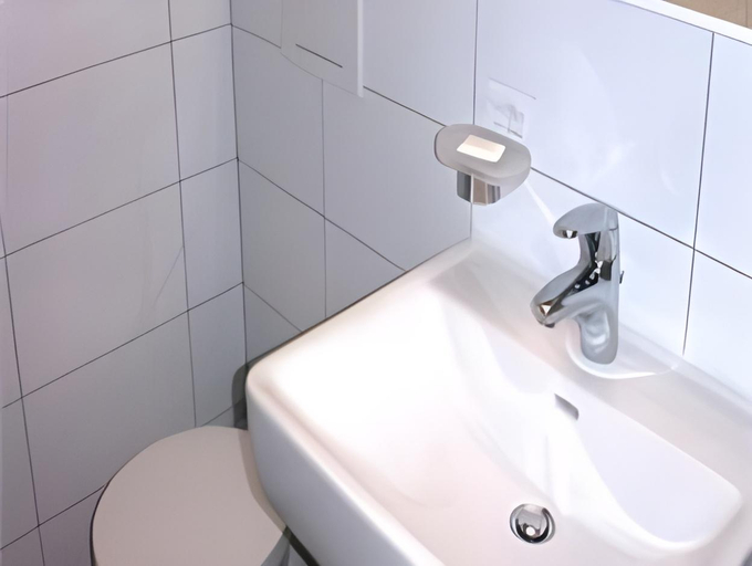 Bathroom 2, Benediktushaus im Schottenstift, Wien