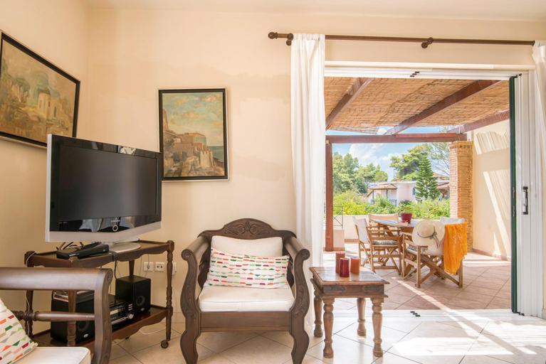 Others 5, Villa Iliogenniti, Ionian Islands
