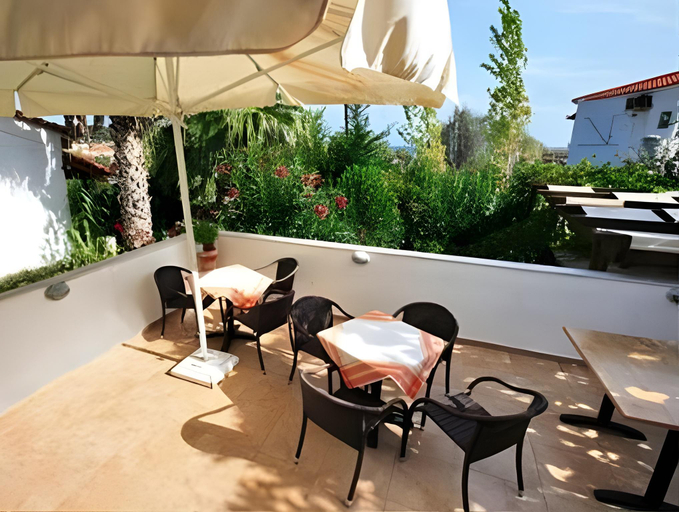Food & Drinks 2, 9 Musses ROOMS-studios, North Aegean