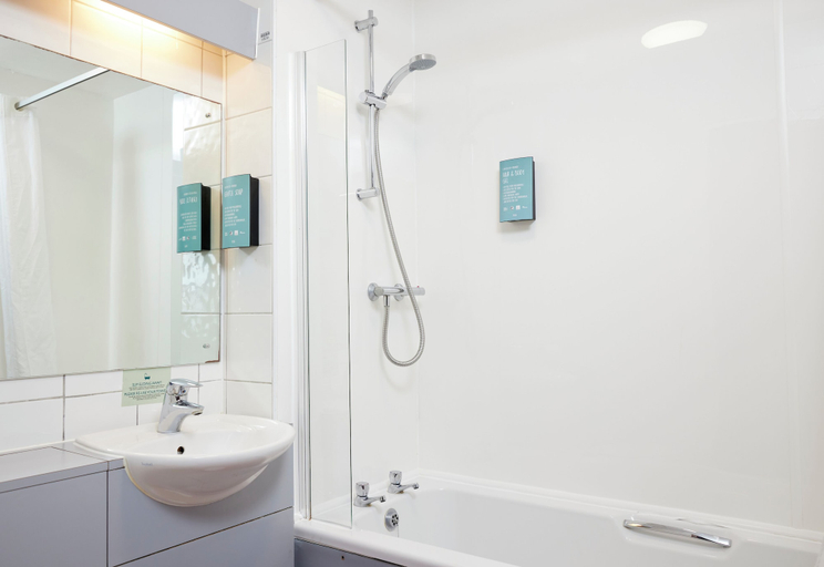 Bathroom 3, Windmill Farm by Greene King Inns, Lincolnshire