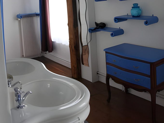 Bathroom 2, Chambres d'hotes Manoir du Buquet, Calvados