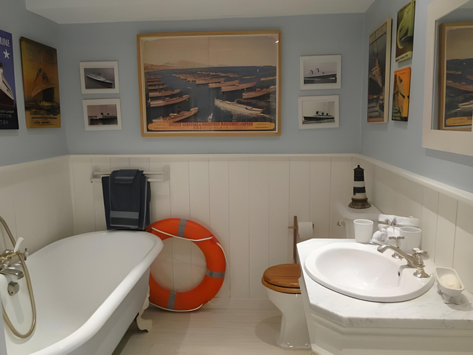 Bathroom 4, Spirit of 1944, Calvados