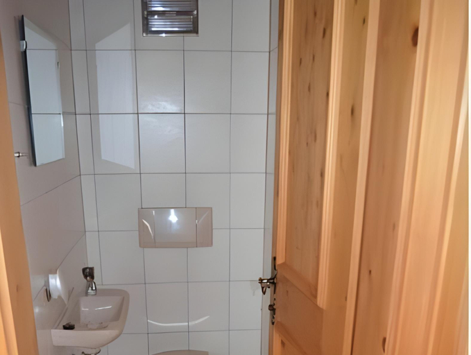 Bathroom 2, Gastehaus Wieshof, Imst