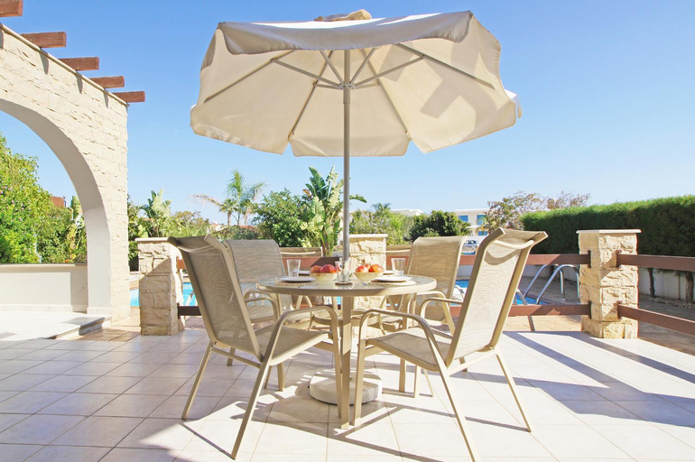 Others 5, Villa Louisa