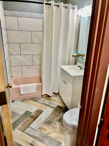 Bathroom, Crossroads Motel, Walworth