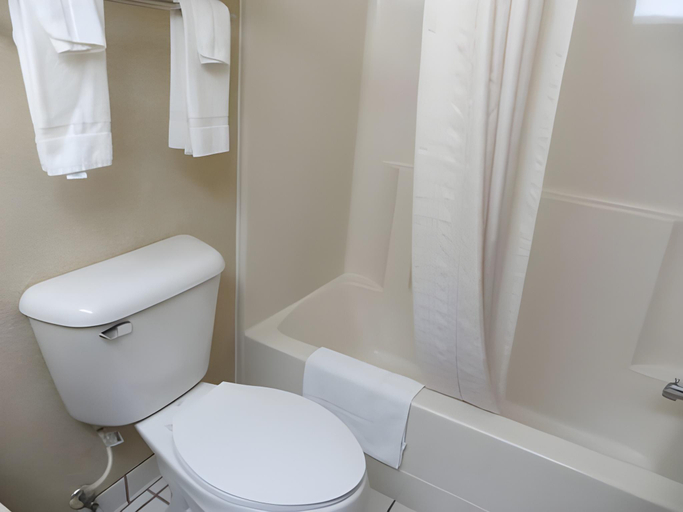 Bathroom 5, American Inn Cedar Rapids South, Linn