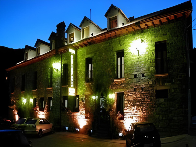 Others 5, Hotel Castillo d'Acher, Huesca