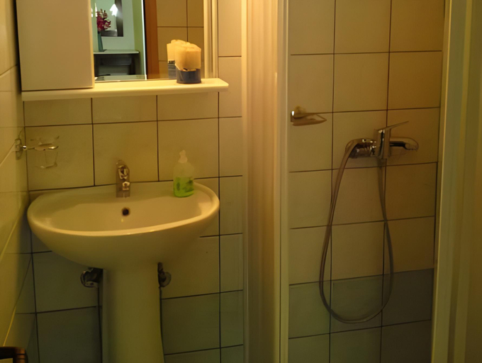 Bathroom 3, Sundy's Studios, Ionian Islands