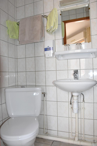 Bathroom 7
