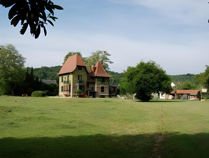 Exterior & Views