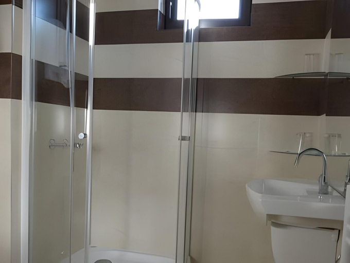 Bathroom 4, Hotel DEMETRA, Berkovitsa