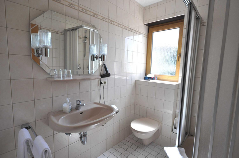 Bedroom 3, Hotel-Pension-Jasmin, Lörrach