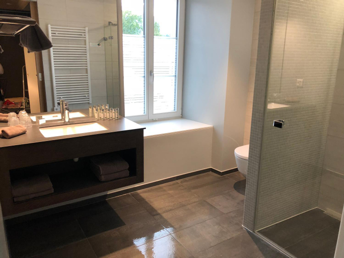 Bathroom 11