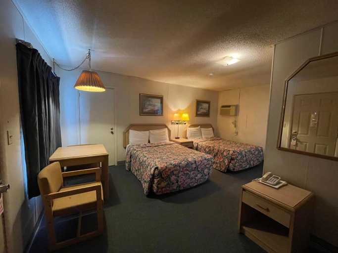 Bedroom 3, Twin Pine Motel, Moniteau