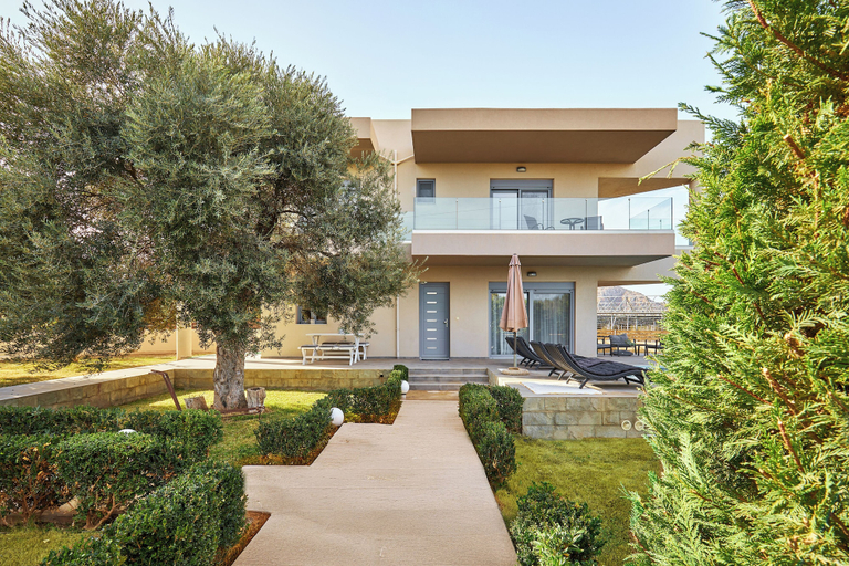 Exterior & Views