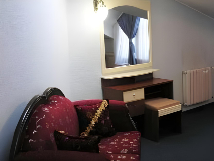 Others 4, Hotel European, L'vivs'ka