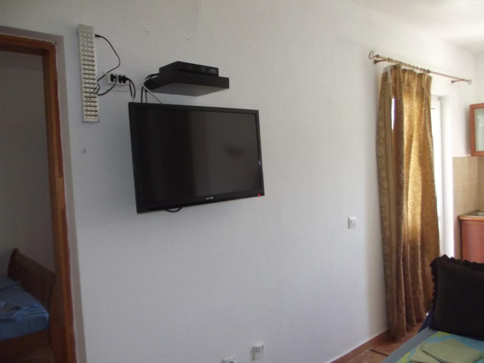 Others 2, Apartmani Tomovic