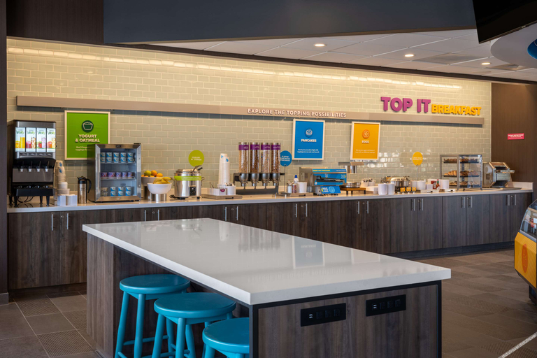 Food & Drinks 5, Tru By Hilton Naperville Chicago, Dupage