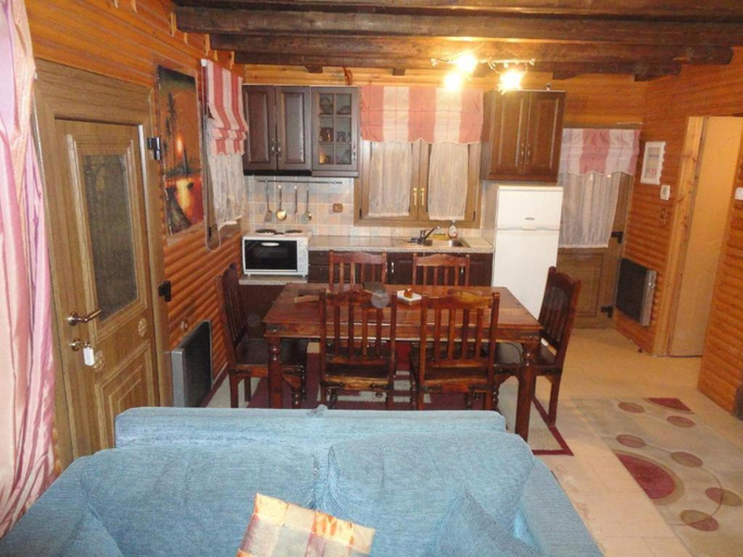 4, Katoikies Aiolos, Peloponnese