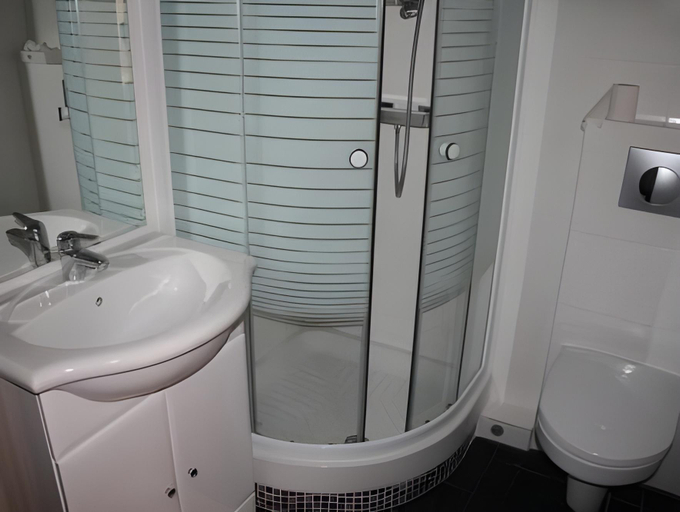 Bathroom 4, Les Fregates, Seine-Maritime