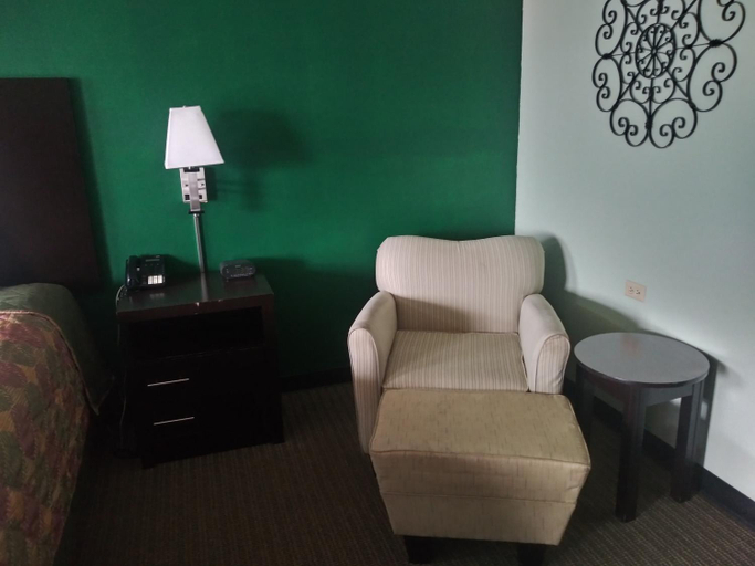 Others 5, Hearthstone Inn, Macon
