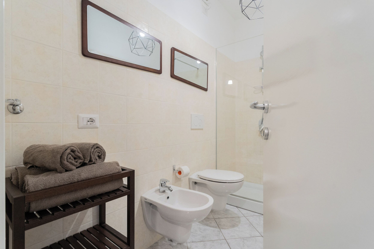 Bathroom 4, Romantic Pier by Rent all Como, Como