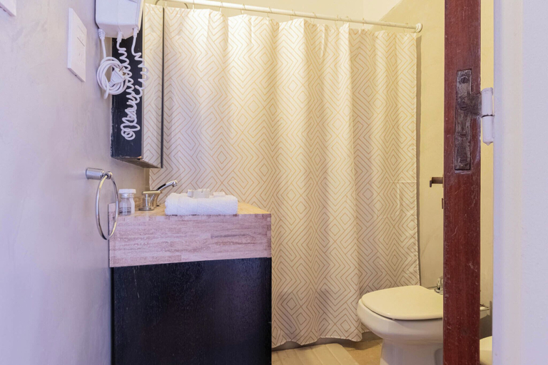 Bathroom, MOT Juncal 2800, Distrito Federal