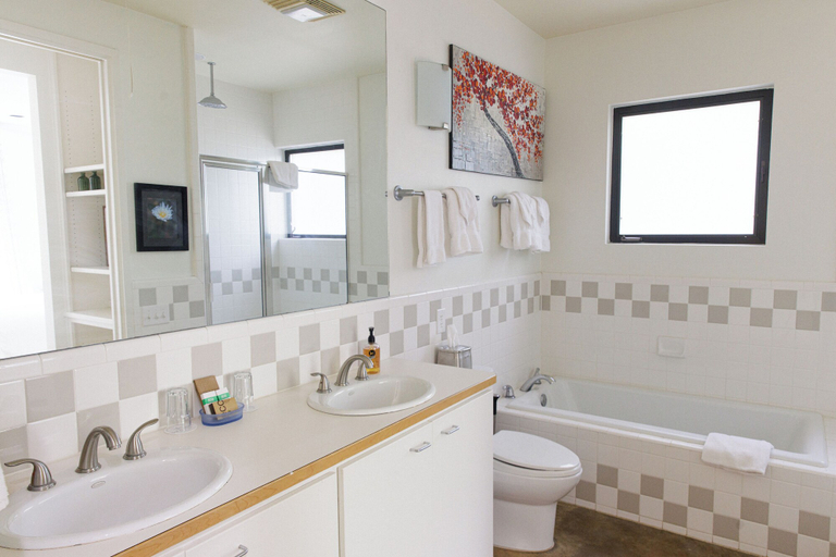 Bathroom 4, Sage Hill Inn & Spa, Hays