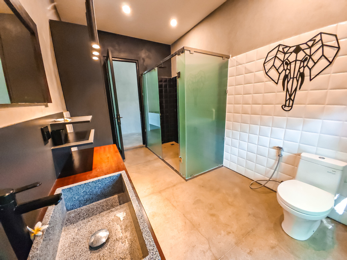 Bathroom 17