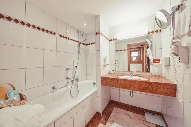 Bedroom 5, Dorfhotel Glucksschmiede, Zell am See