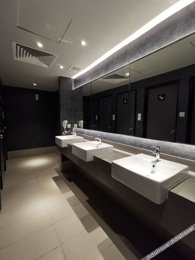 Bathroom 4, TOOJOU Kota Kinabalu - Travel Meets Social, Kota Kinabalu