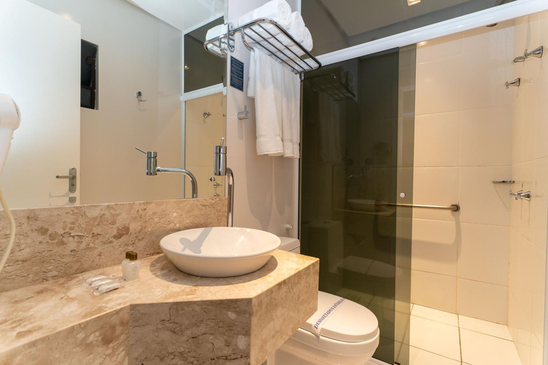 Bathroom 3, Piazito Park Hotel, Piên