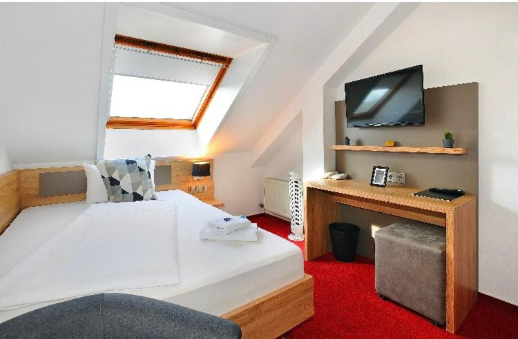 Bedroom 2, Vico's Hotel & Restaurant Asperg, Ludwigsburg