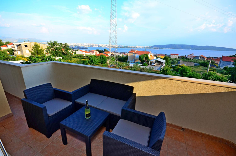 Others 3, Apartments A&G, Kaštela