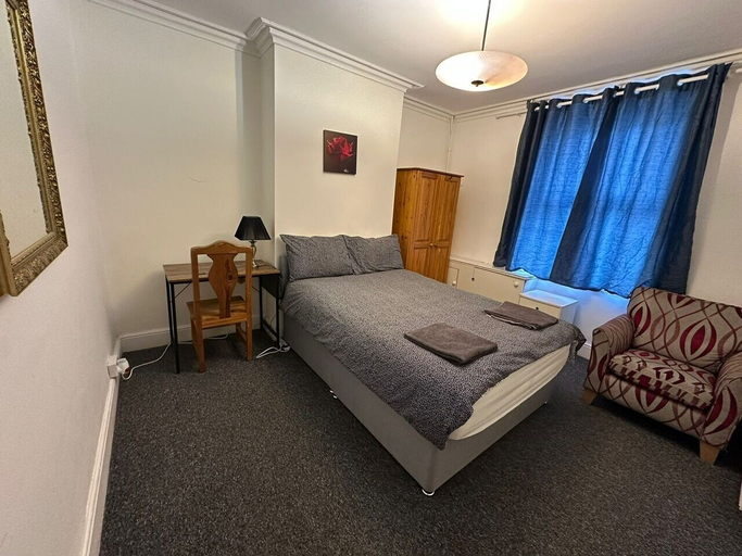 Bedroom 5, Luton Town House Near Airport, Luton