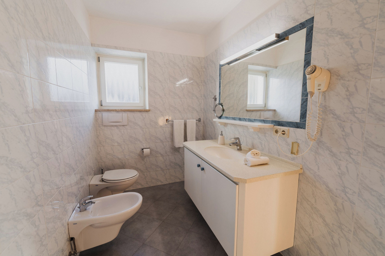 Bathroom 3, Appartements Elke, Bolzano