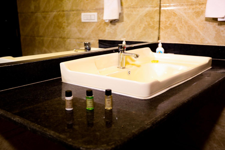 Bathroom 4, Hideaway by Aahma, Nainital