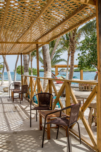 Food & Drinks, Serene by the Sea