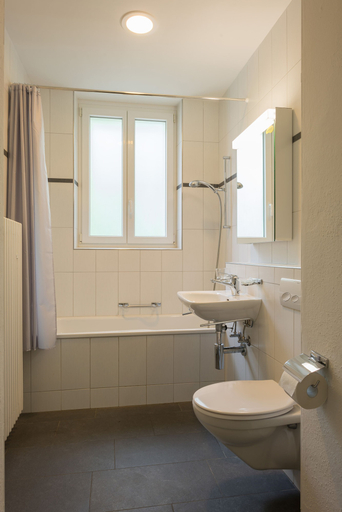 Bathroom, Youth Hostel Schaffhausen, Schaffhausen