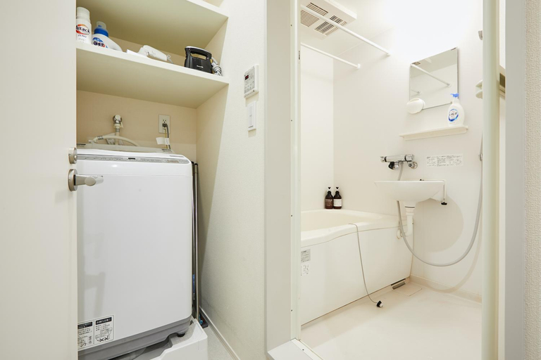 Bedroom 2, Ueno Garden House - 2 mins walk to subway, 2 mins train to Akihabara, 2 mins train to Asakusa, Taitō