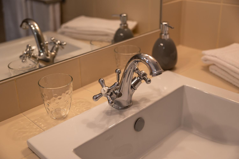 Bathroom 2, Chateau La Graviere, Gironde