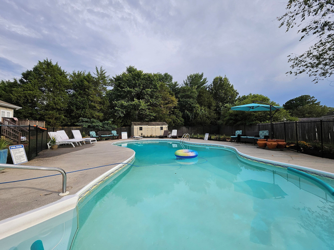 Sport & Beauty 3, Heated Pool King Bed Jacuzzi Bath Arcade, Forsyth