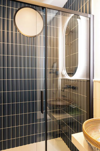 Bathroom 5, Chez Zeiza, Budapesti