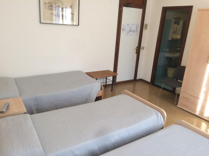 Bedroom 2, Casa per ferie Al Centro, Belluno