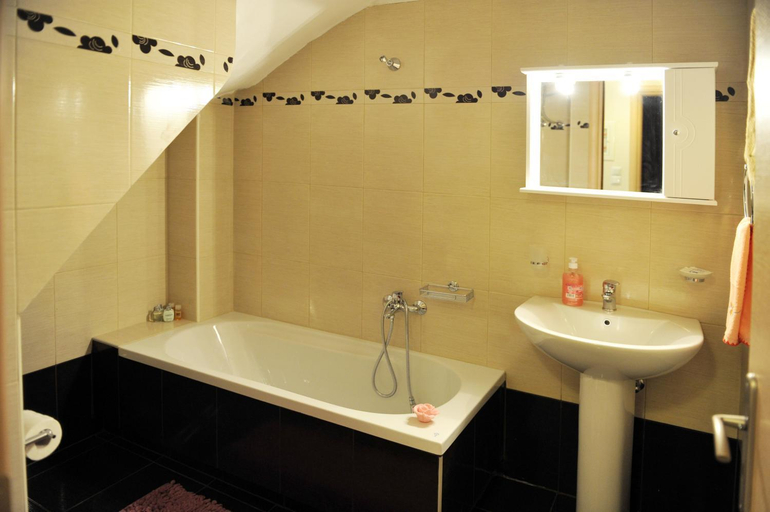 Bathroom 5, Lemon Tree, Ionian Islands