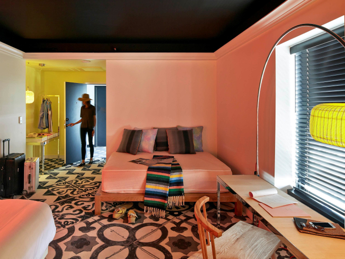 Bedroom 5, Mama Shelter L.A. Hollywood, Los Angeles