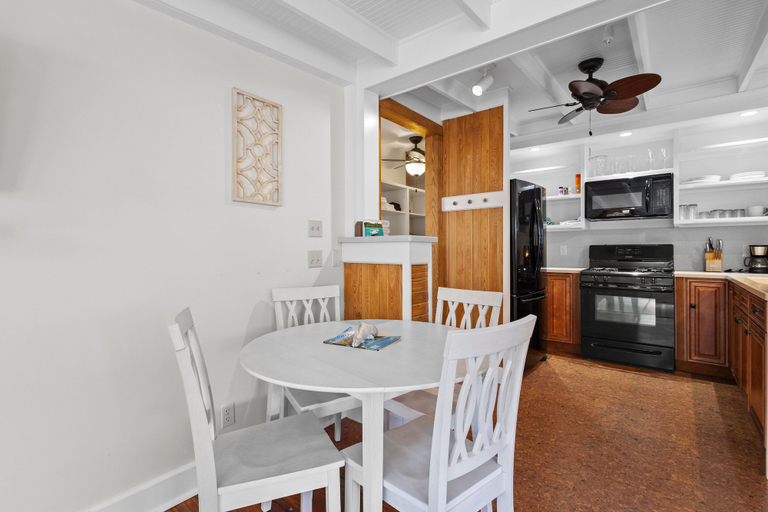 Others 5, The Old Apartment, Saint Lucie
