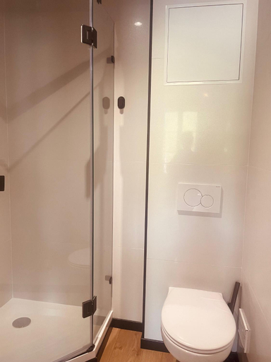 Bathroom 12