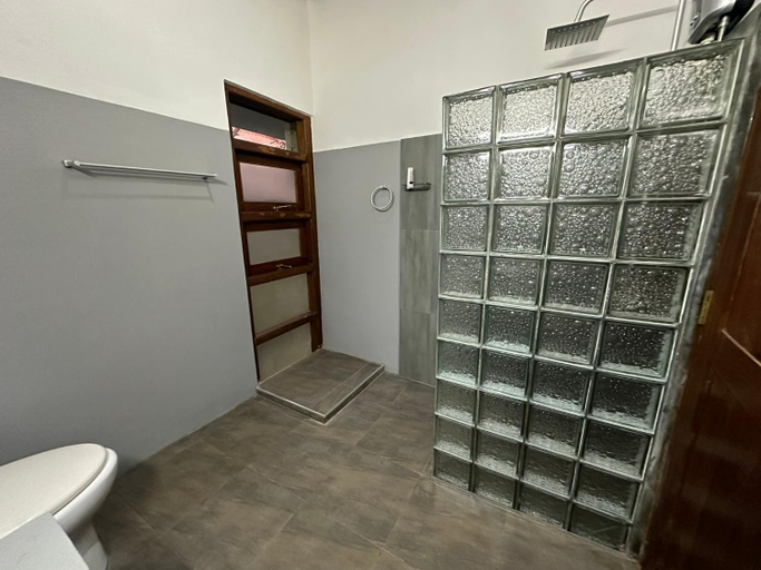 Bathroom 4, Sat Nam Village Hotel, Dambulla
